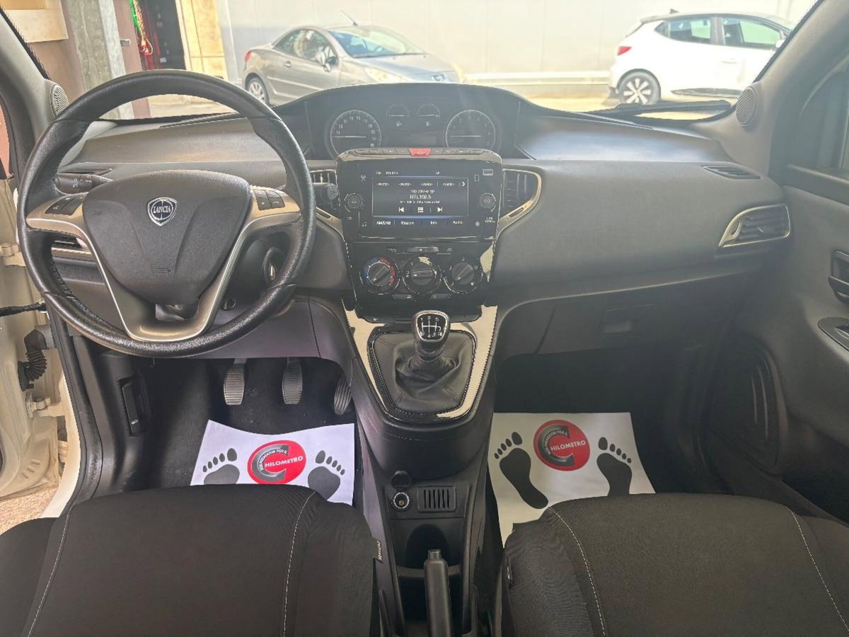 Lancia Ypsilon 1.0 FireFly 5 porte S&S Hybrid Gold Plus (10)