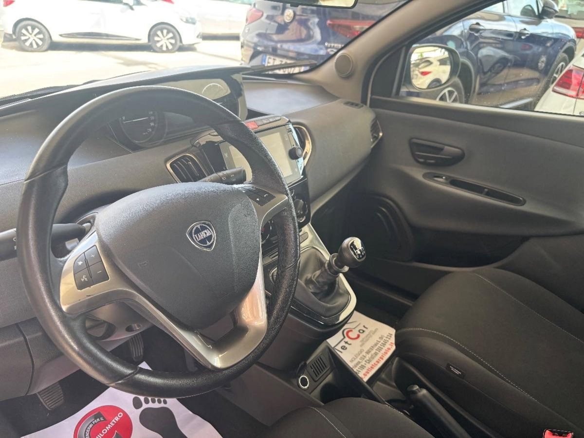 Lancia Ypsilon 1.0 FireFly 5 porte S&S Hybrid Gold Plus (11)