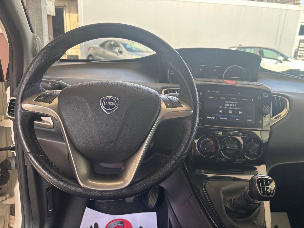 Lancia Ypsilon 1.0 FireFly 5 porte S&S Hybrid Gold Plus (12)