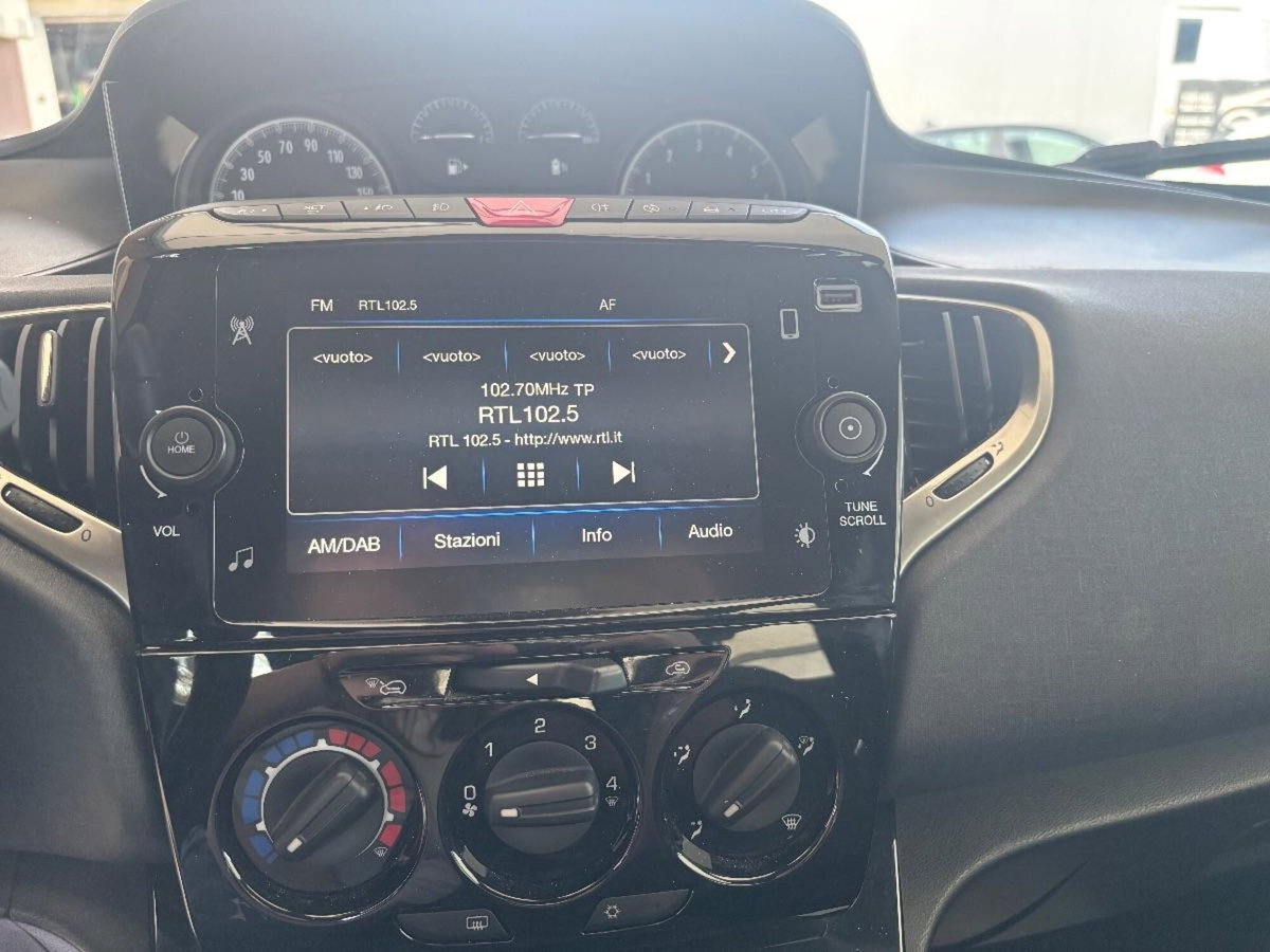 Lancia Ypsilon 1.0 FireFly 5 porte S&S Hybrid Gold Plus (13)