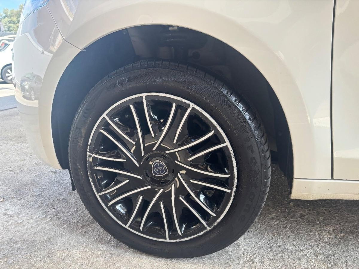 Lancia Ypsilon 1.0 FireFly 5 porte S&S Hybrid Gold Plus (16)