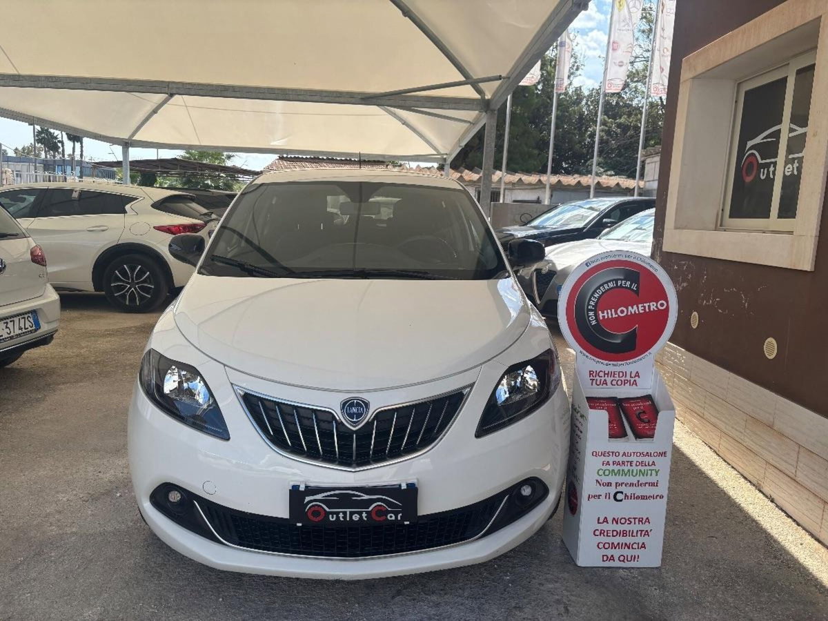 Lancia Ypsilon 1.0 FireFly 5 porte S&S Hybrid Gold Plus (2)