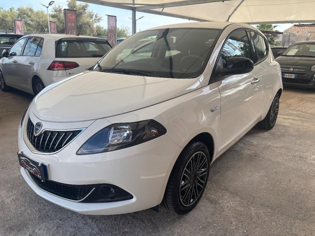 Lancia Ypsilon 1.0 FireFly 5 porte S&S Hybrid Gold Plus (3)