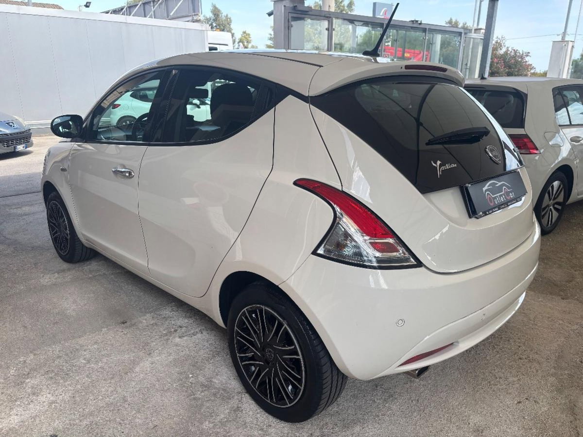 Lancia Ypsilon 1.0 FireFly 5 porte S&S Hybrid Gold Plus (4)
