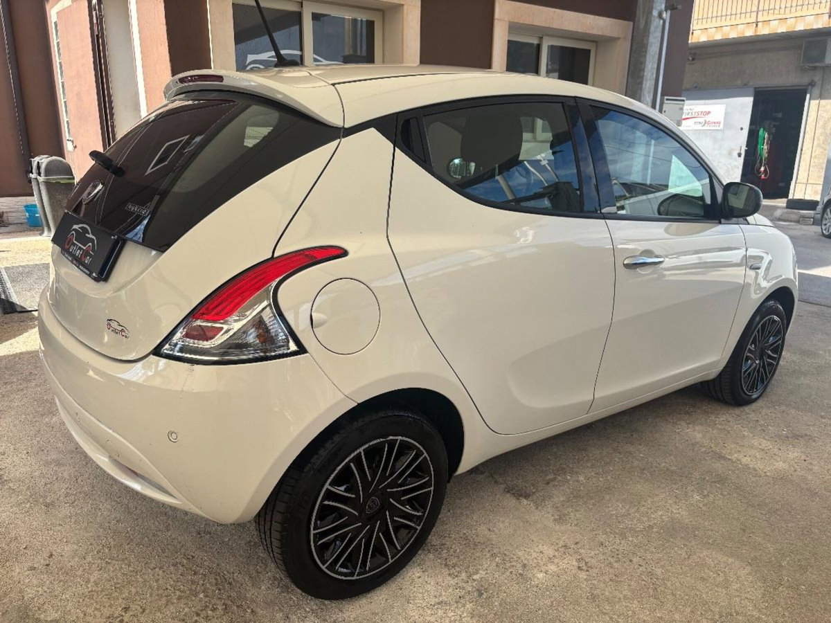 Lancia Ypsilon 1.0 FireFly 5 porte S&S Hybrid Gold Plus (5)
