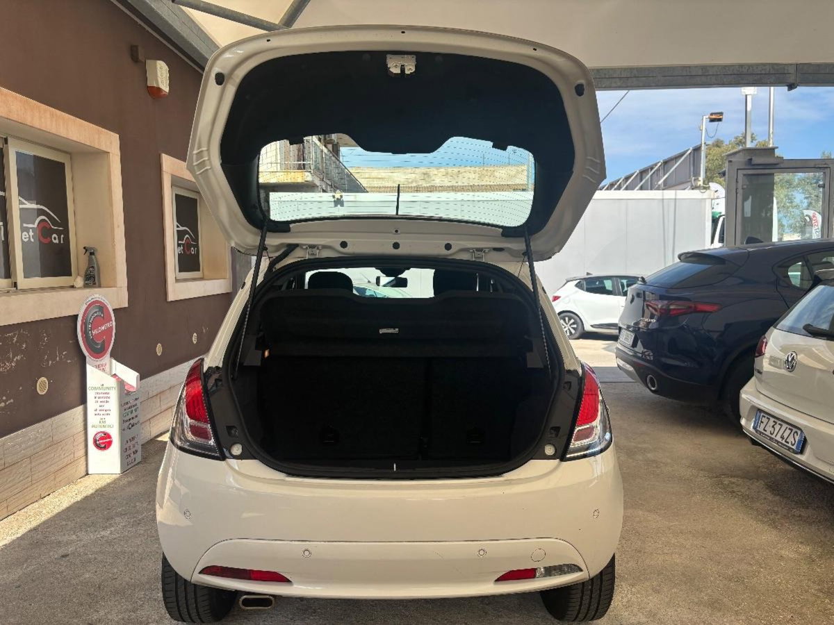 Lancia Ypsilon 1.0 FireFly 5 porte S&S Hybrid Gold Plus (7)