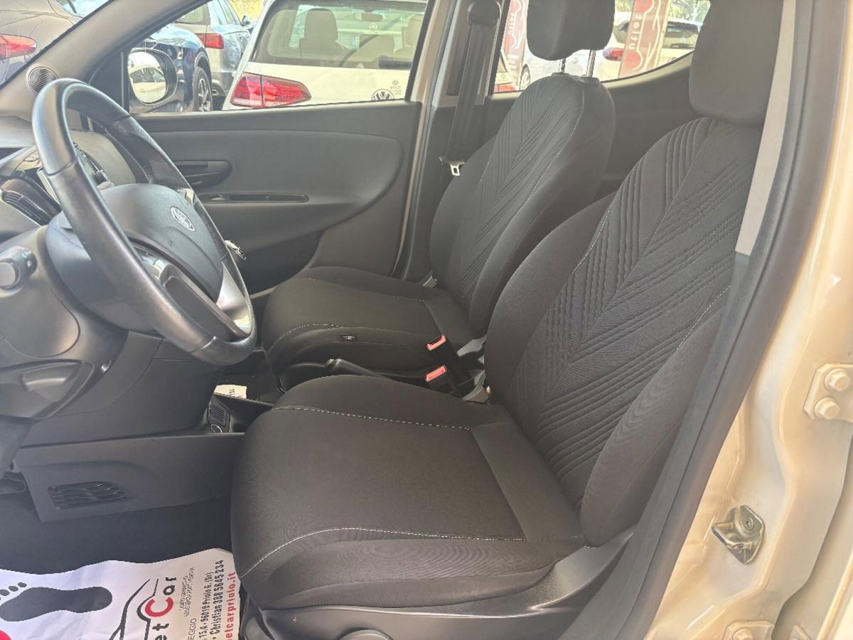 Lancia Ypsilon 1.0 FireFly 5 porte S&S Hybrid Gold Plus (8)