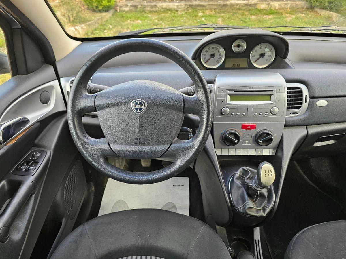 Lancia Ypsilon 1.2 Argento (11)