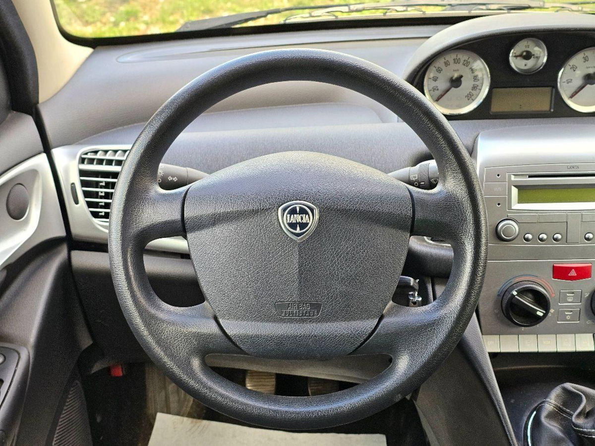 Lancia Ypsilon 1.2 Argento (12)