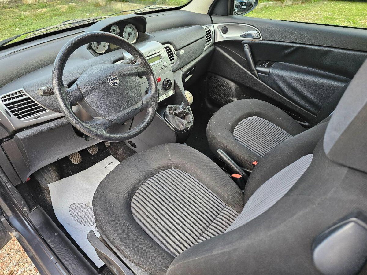 Lancia Ypsilon 1.2 Argento (13)