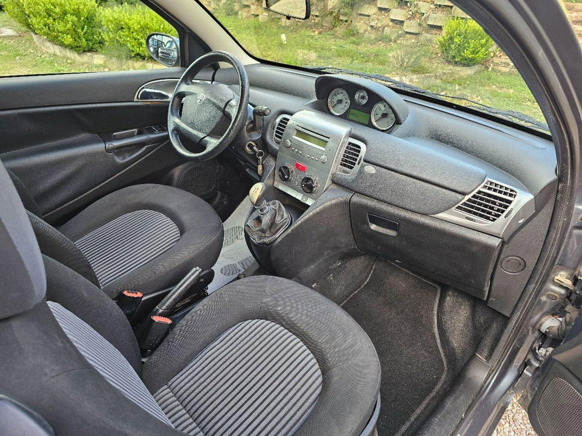 Lancia Ypsilon 1.2 Argento (14)