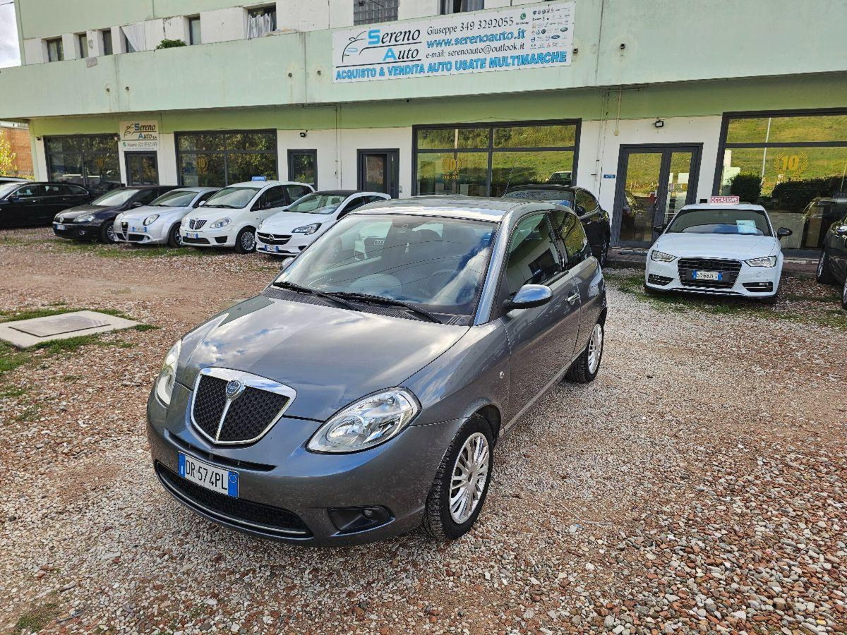 Lancia Ypsilon 1.2 Argento (2)