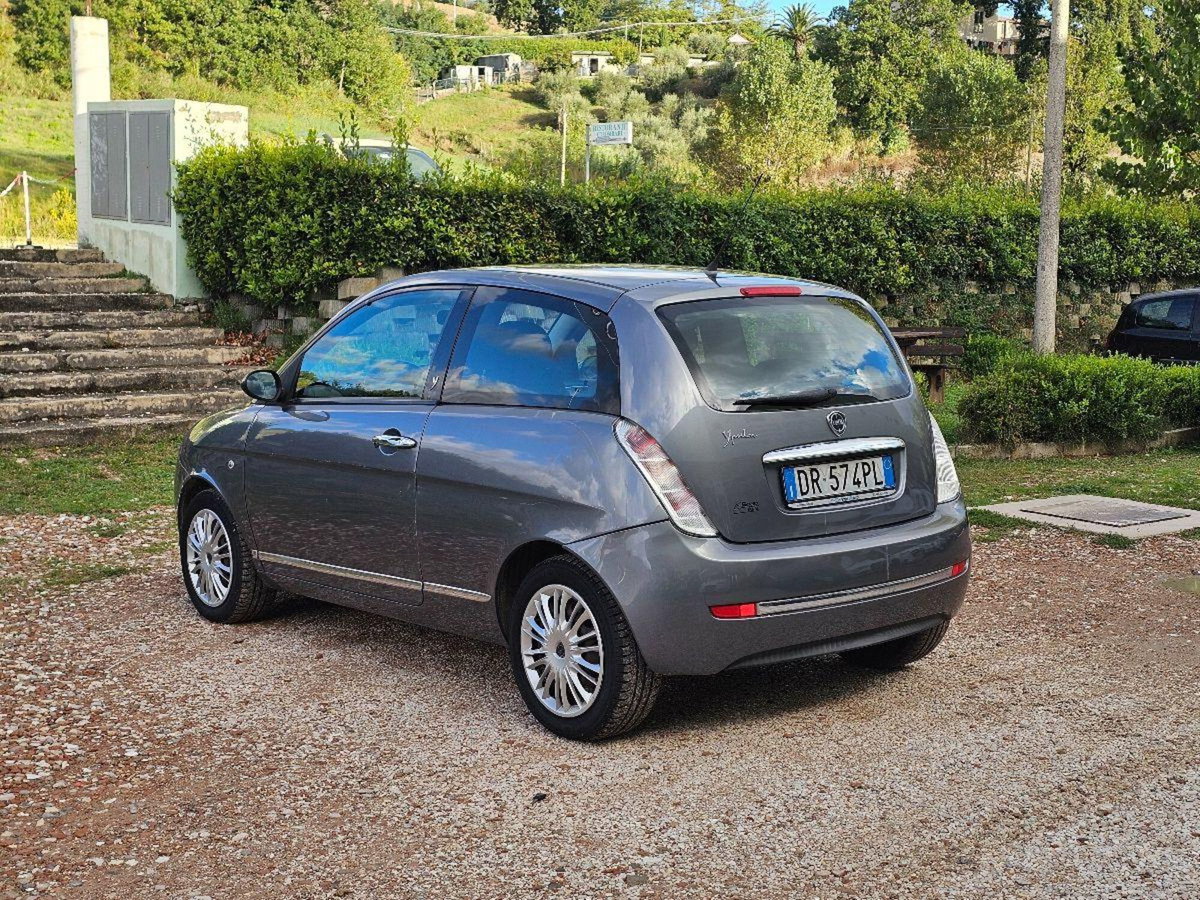 Lancia Ypsilon 1.2 Argento (5)