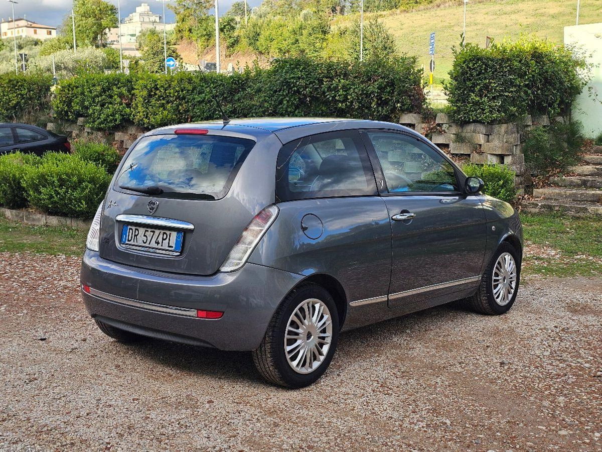 Lancia Ypsilon 1.2 Argento (6)