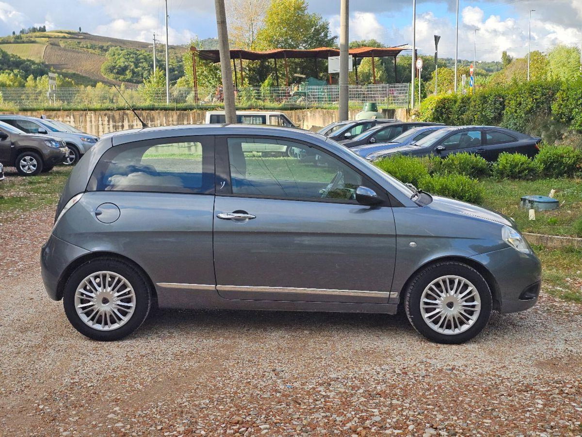 Lancia Ypsilon 1.2 Argento (7)