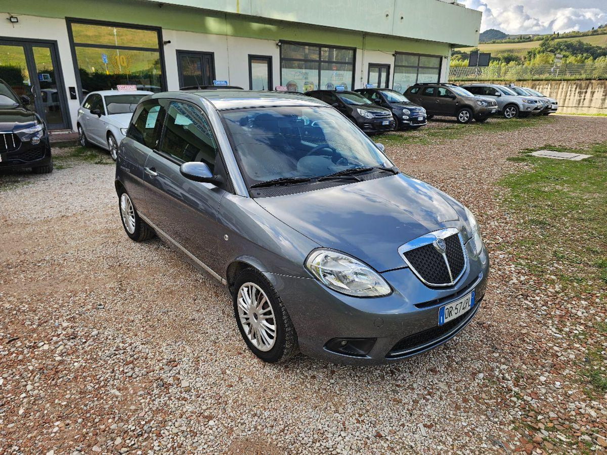 Lancia Ypsilon 1.2 Argento (8)