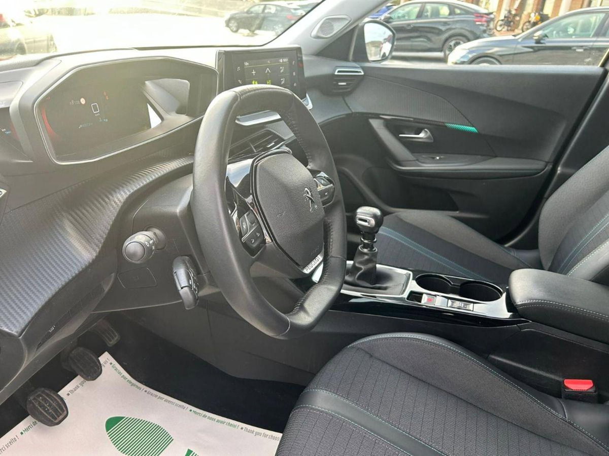 Peugeot 2008 PureTech 100 S&S Allure Pack (10)