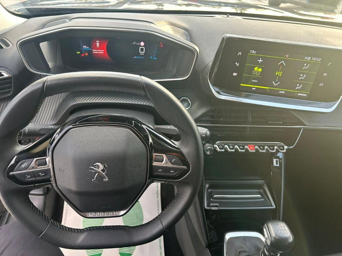 Peugeot 2008 PureTech 100 S&S Allure Pack (11)