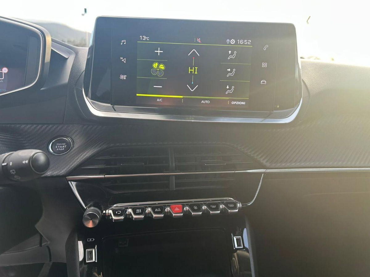 Peugeot 2008 PureTech 100 S&S Allure Pack (12)