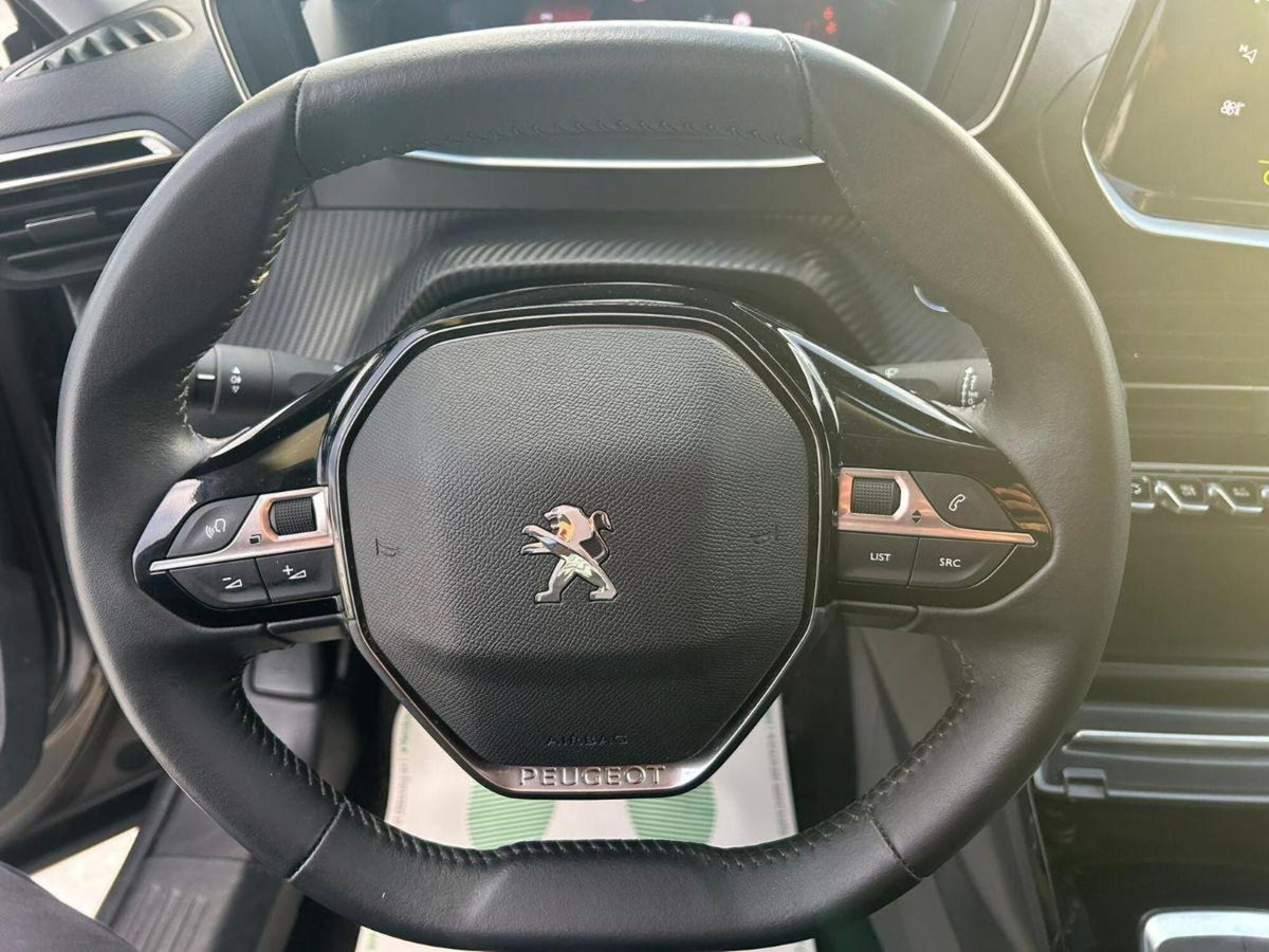 Peugeot 2008 PureTech 100 S&S Allure Pack (16)