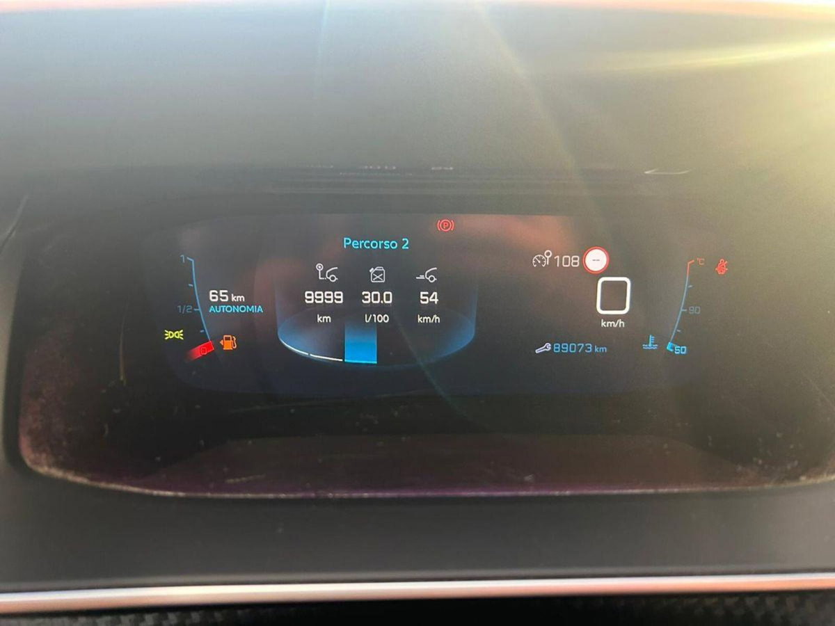 Peugeot 2008 PureTech 100 S&S Allure Pack (17)