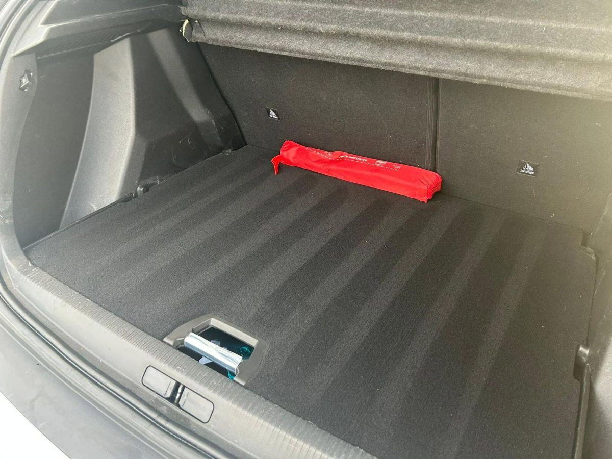 Peugeot 2008 PureTech 100 S&S Allure Pack (18)