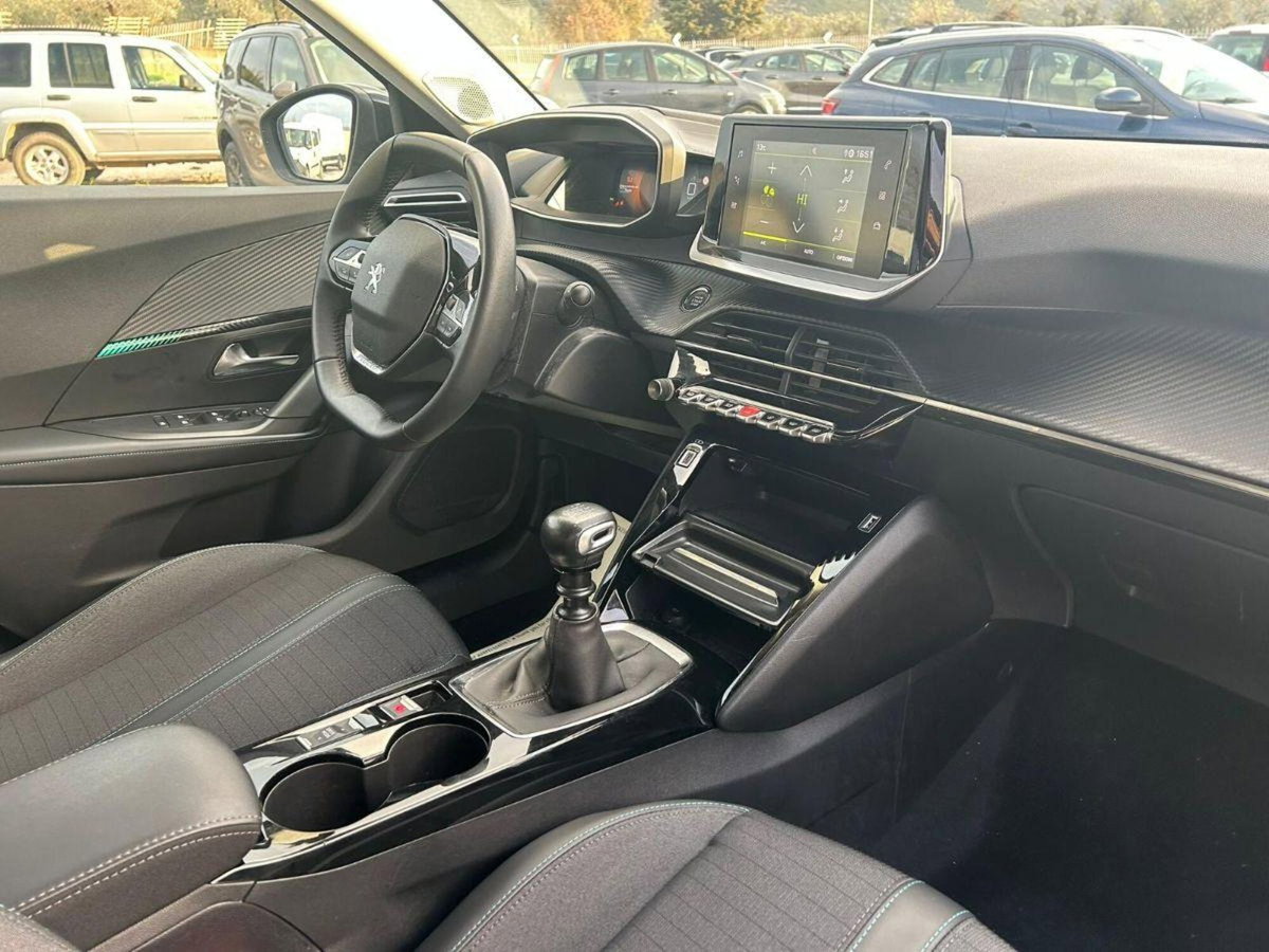 Peugeot 2008 PureTech 100 S&S Allure Pack (8)