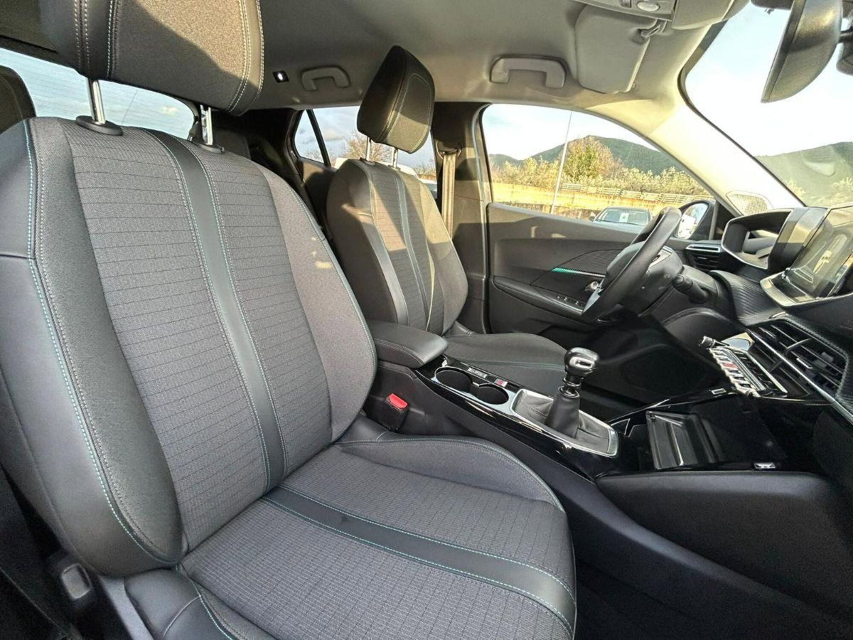 Peugeot 2008 PureTech 100 S&S Allure Pack (9)