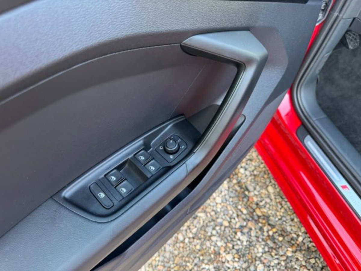 Audi A1 Sportback Sportback 25 1.0 tfsi Business (12)