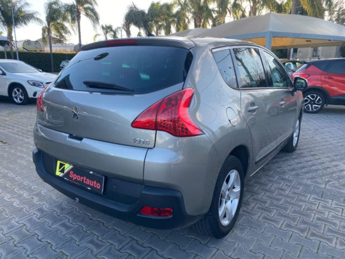 Peugeot 3008 1.6 HDi 115CV Business (12)