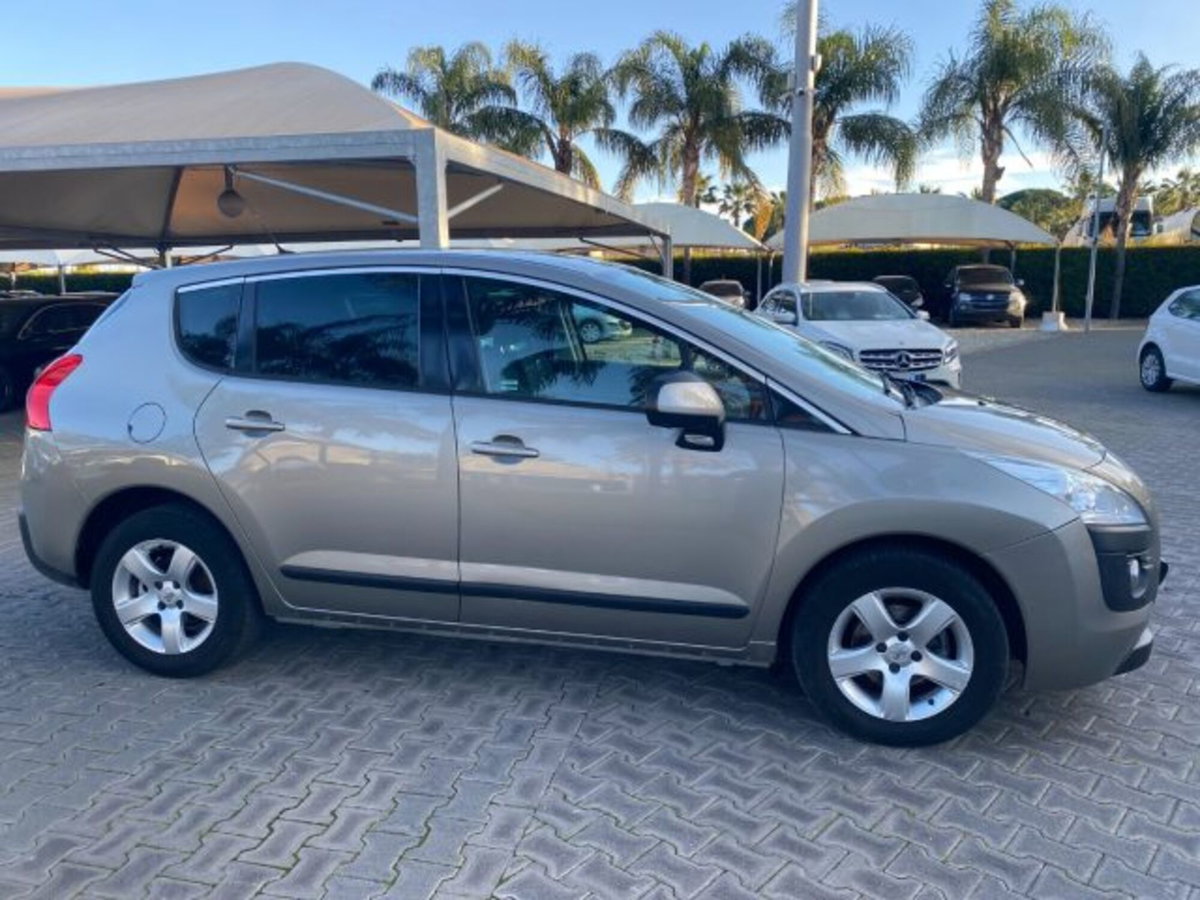 Peugeot 3008 1.6 HDi 115CV Business (14)