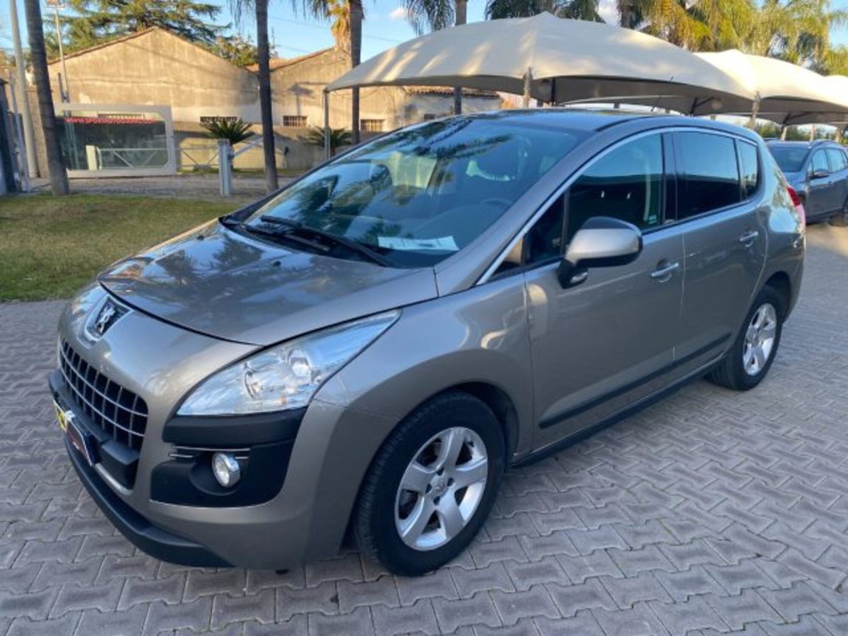 Peugeot 3008 1.6 HDi 115CV Business (17)