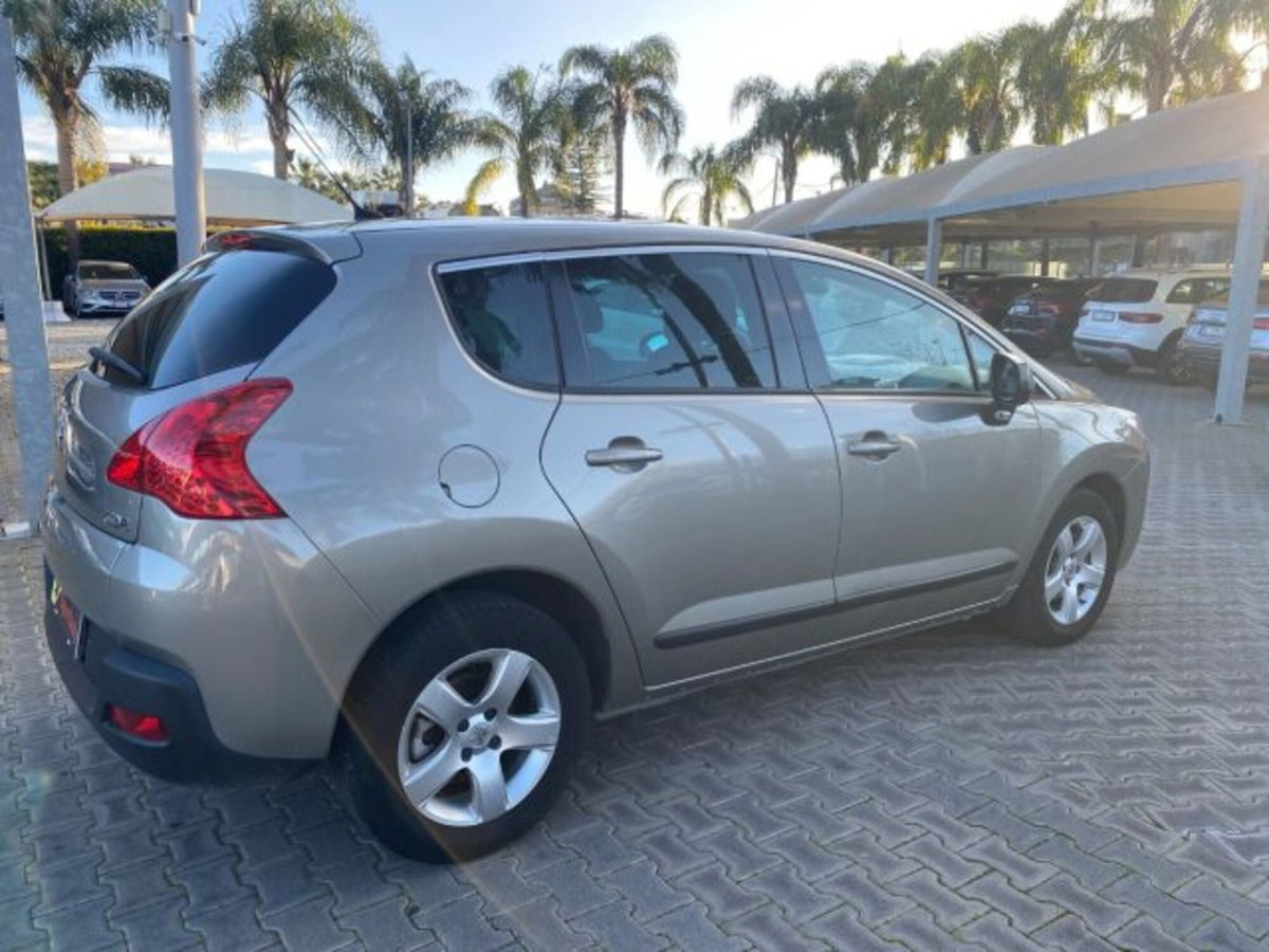 Peugeot 3008 1.6 HDi 115CV Business (18)