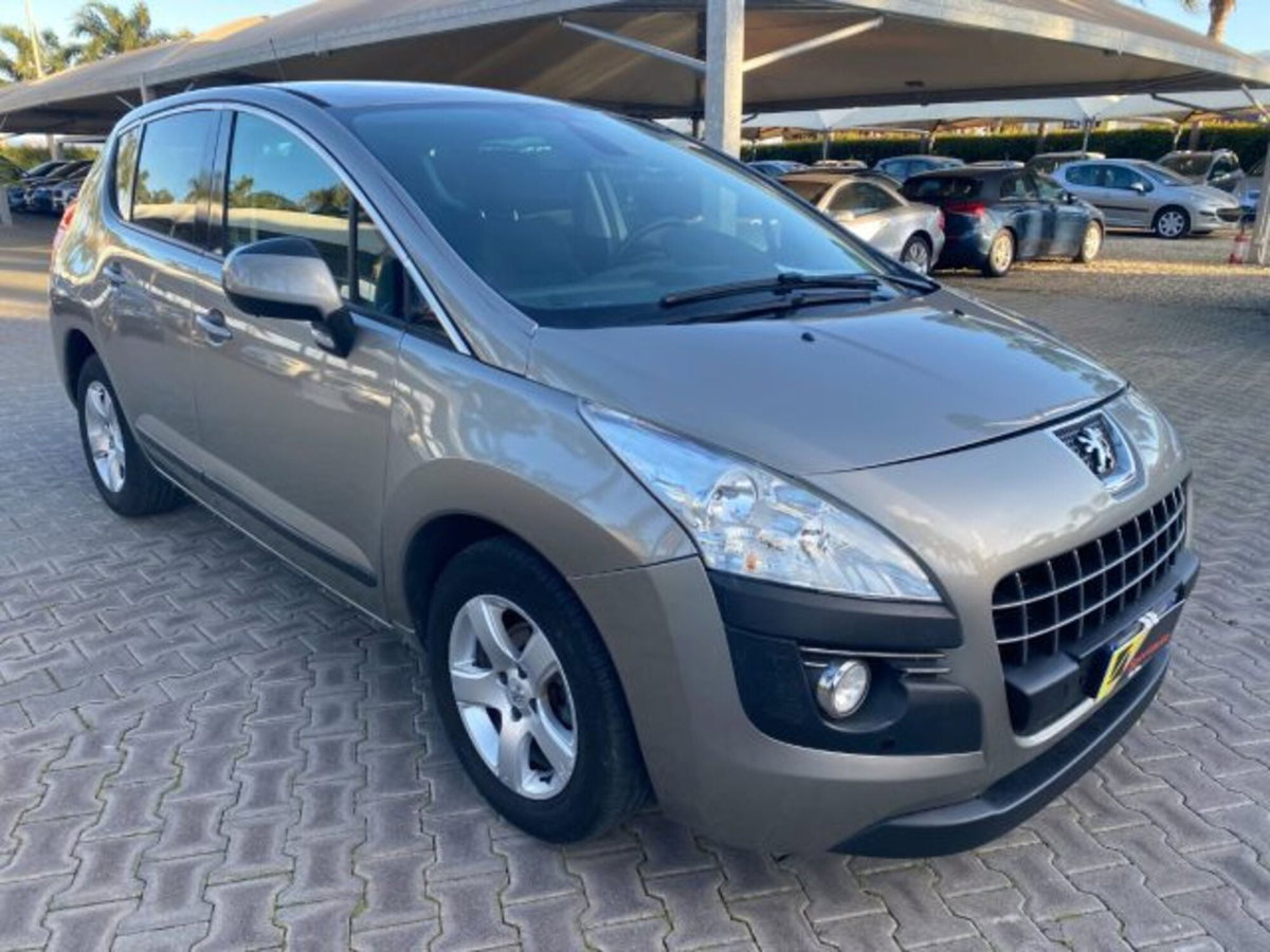Peugeot 3008 1.6 HDi 115CV Business (2)