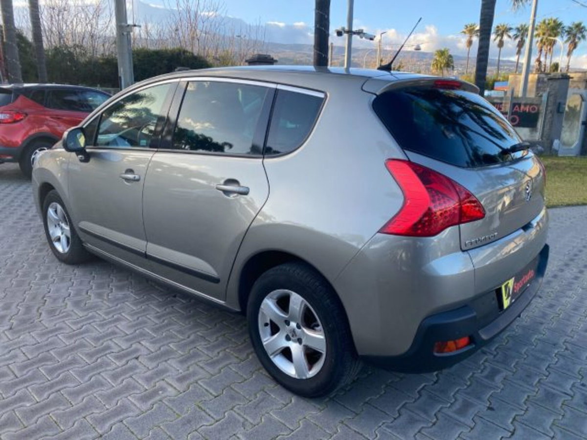 Peugeot 3008 1.6 HDi 115CV Business (3)