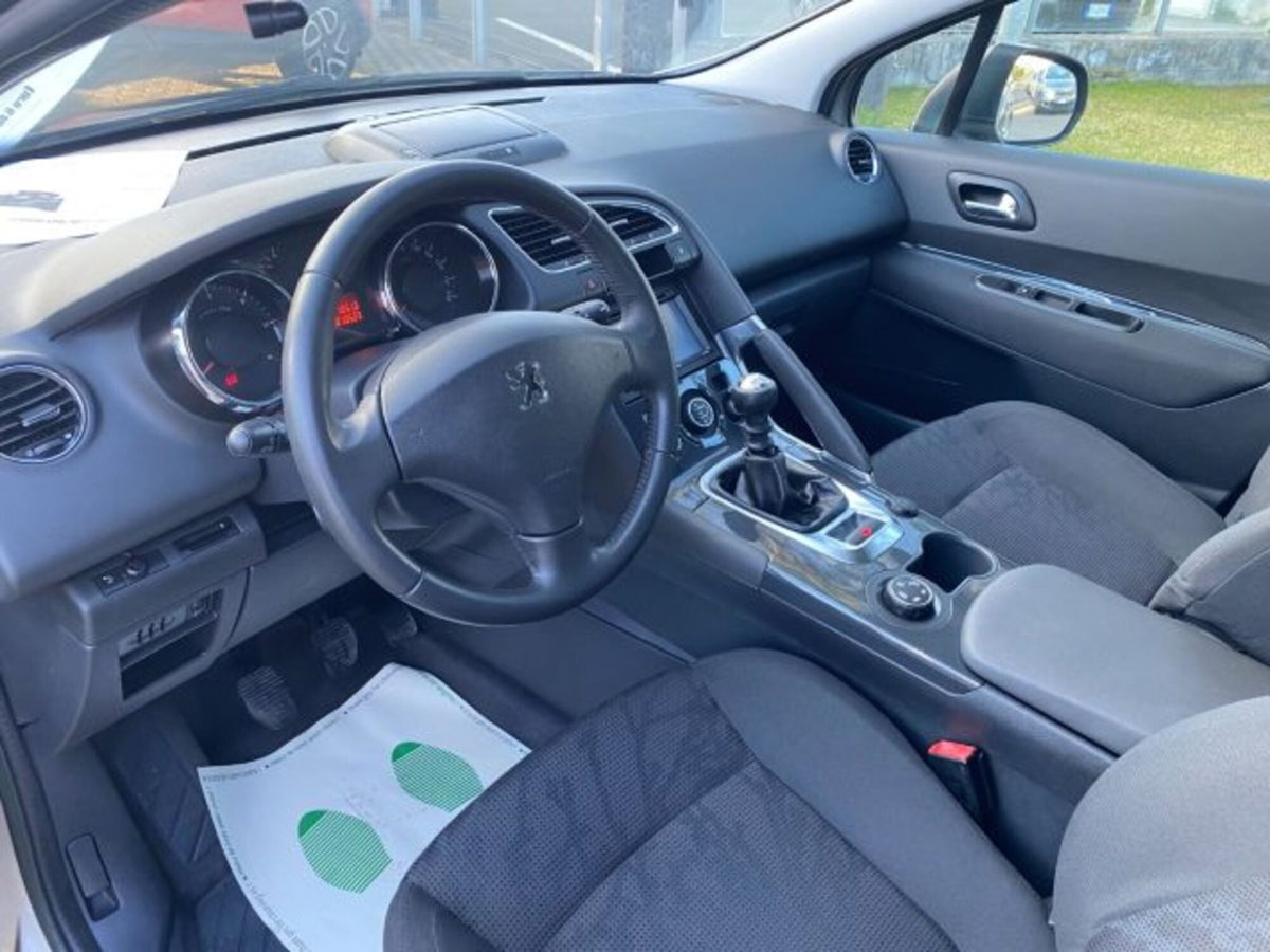 Peugeot 3008 1.6 HDi 115CV Business (5)