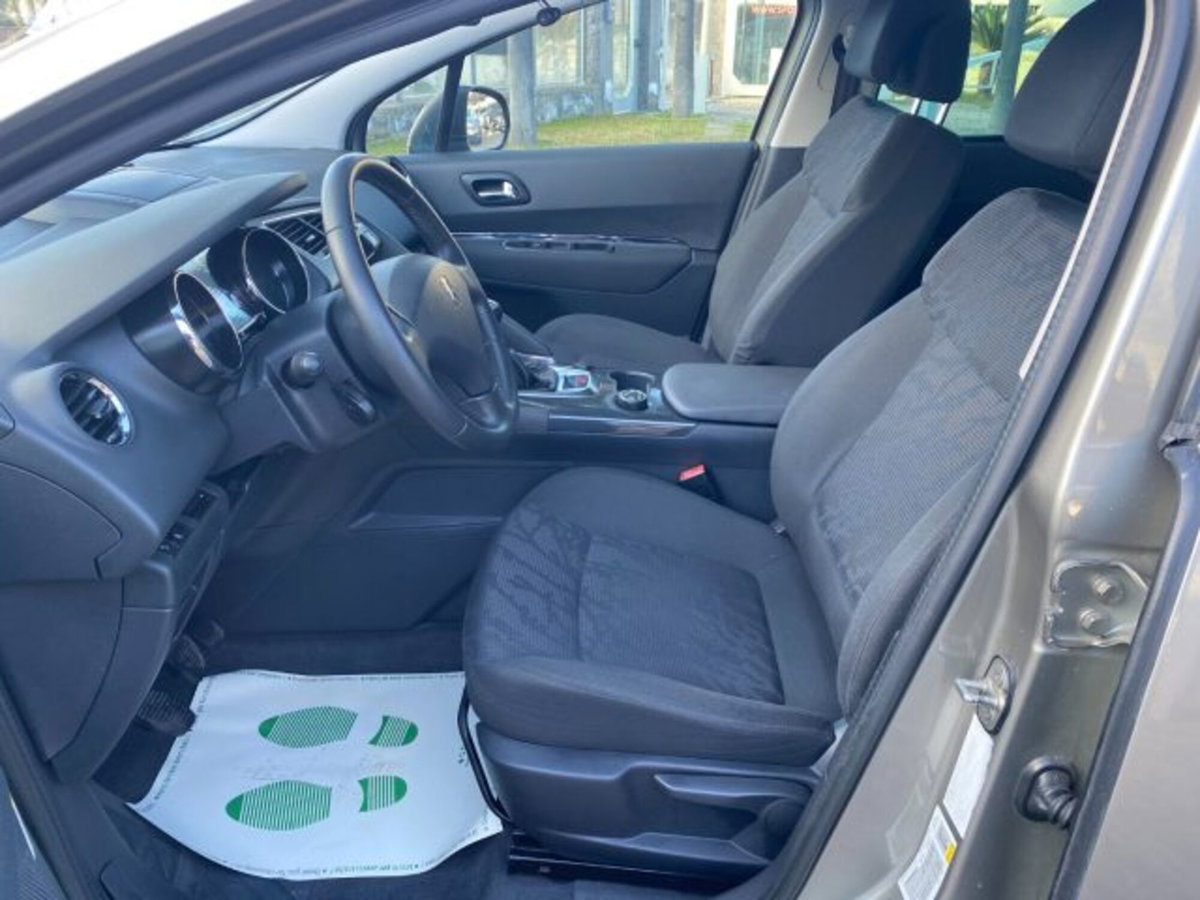 Peugeot 3008 1.6 HDi 115CV Business (6)