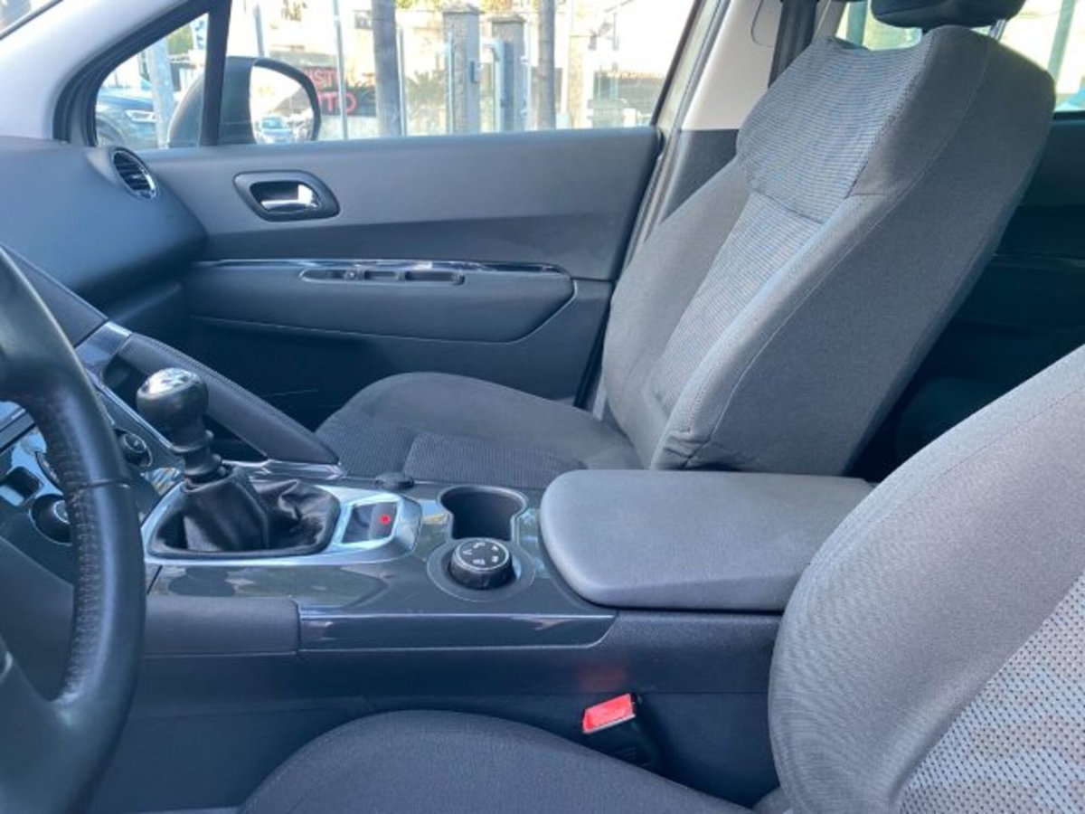Peugeot 3008 1.6 HDi 115CV Business (7)