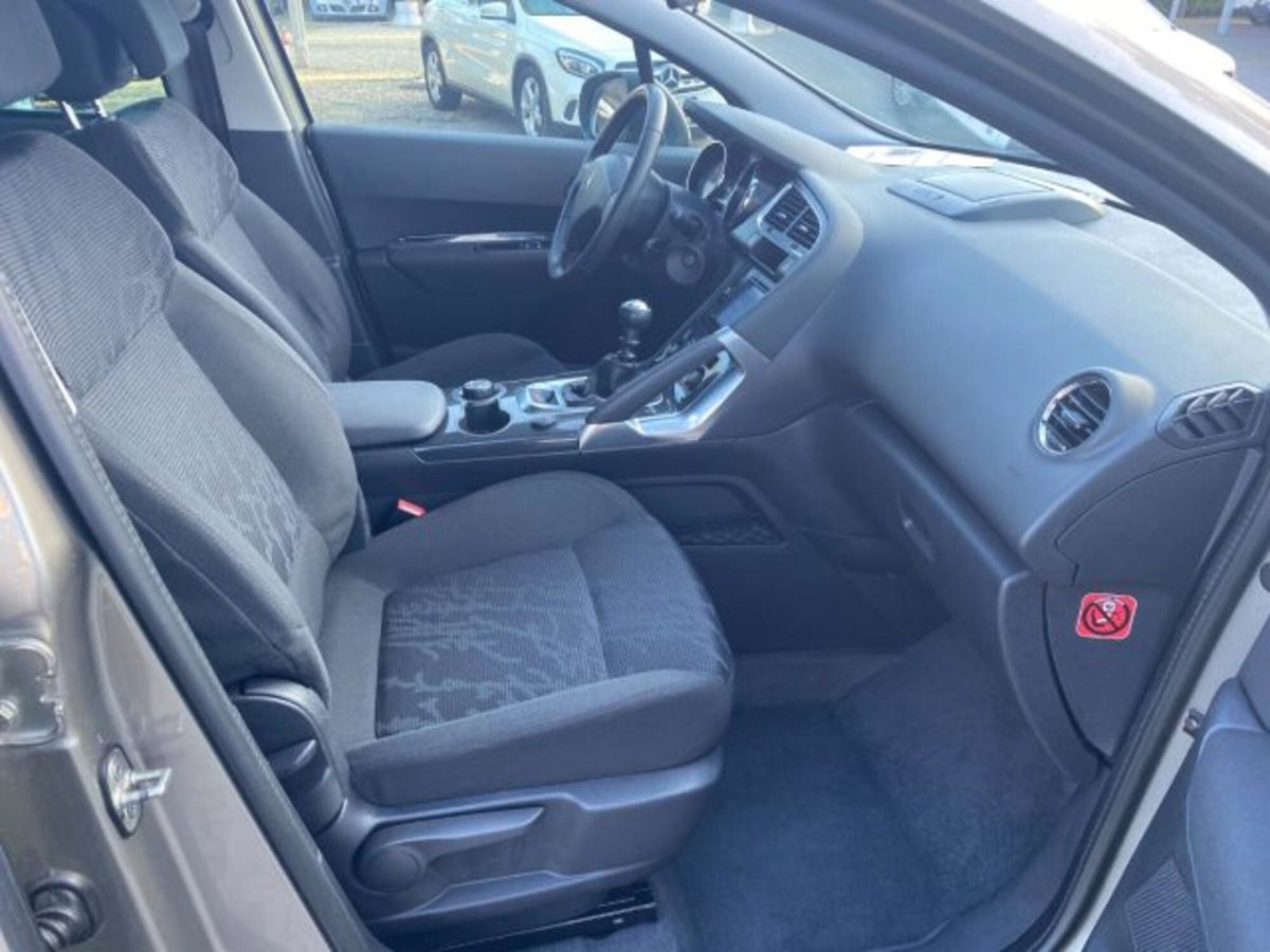 Peugeot 3008 1.6 HDi 115CV Business (8)