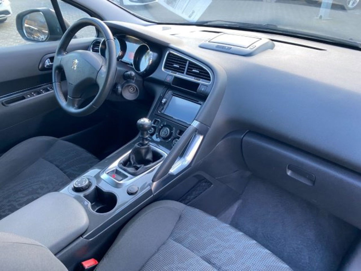 Peugeot 3008 1.6 HDi 115CV Business (9)