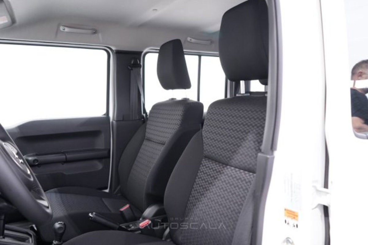 Suzuki Jimny 1.5 5MT Top (10)