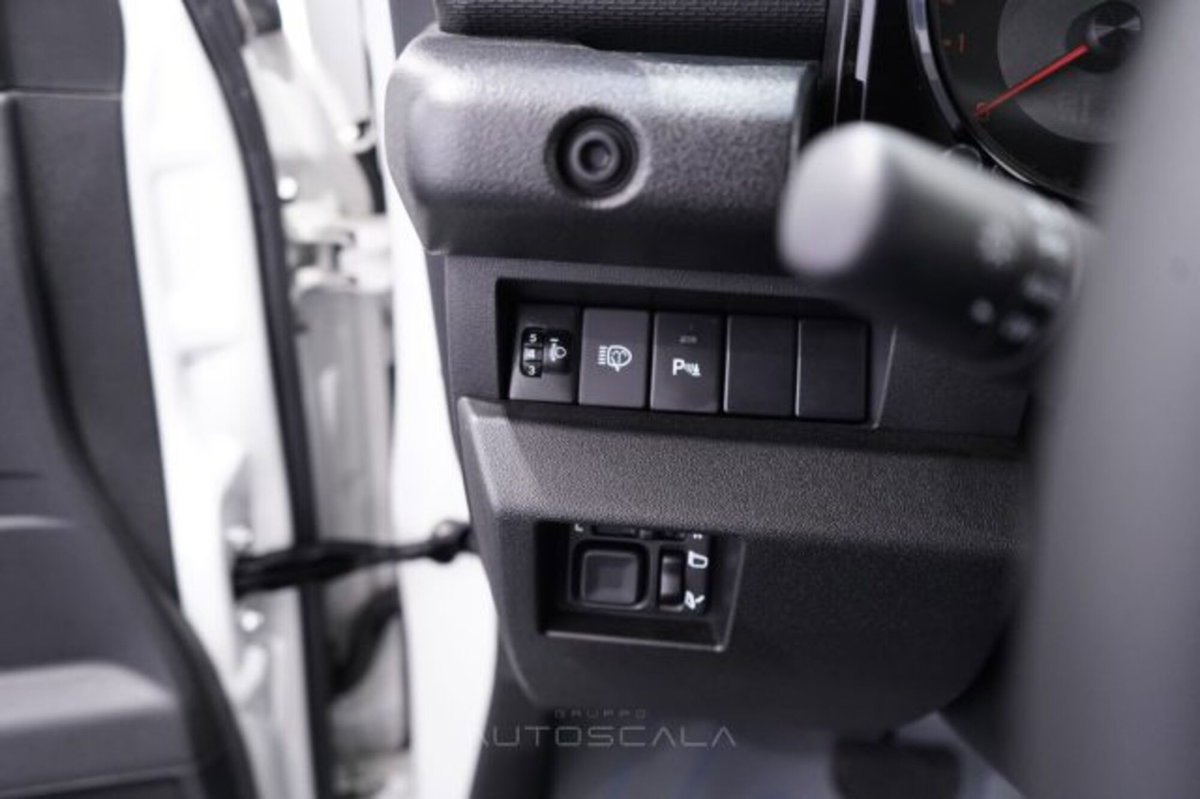 Suzuki Jimny 1.5 5MT Top (12)