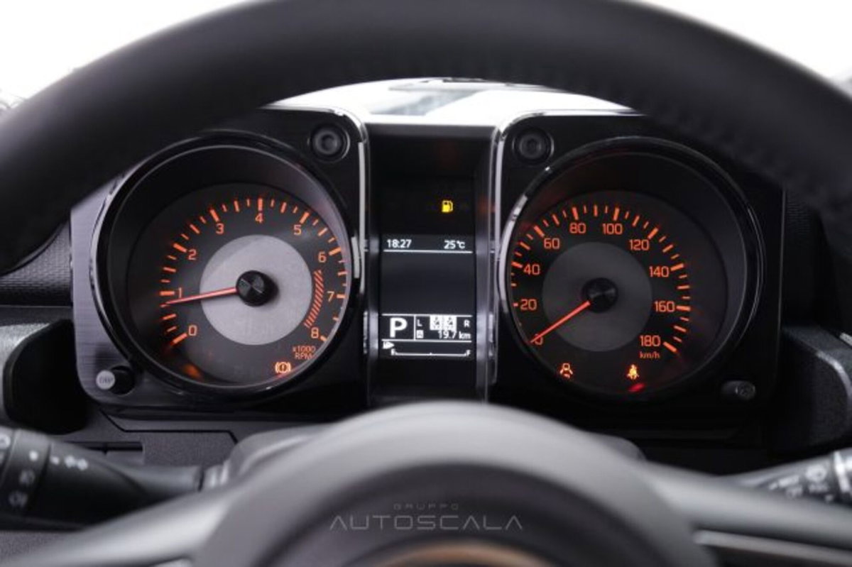 Suzuki Jimny 1.5 5MT Top (16)