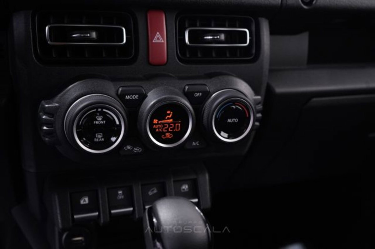 Suzuki Jimny 1.5 5MT Top (19)