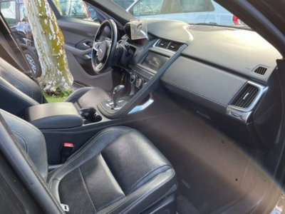 Jaguar E-Pace 2.0D 180 CV AWD aut. R-Dynamic SE (9)