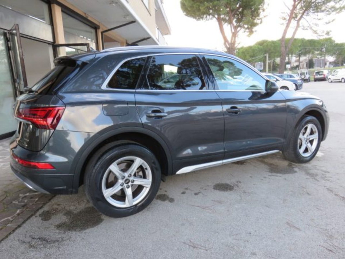 Audi Q5 40 TDI 204 CV quattro S tronic Business (2)