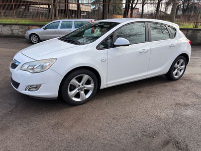 Opel Astra 1.6 115CV 5 porte Cosmo usata