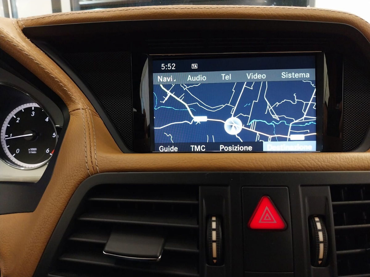 Mercedes-Benz Classe E 250 CDI BlueEFFICIENCY Avantgarde (10)