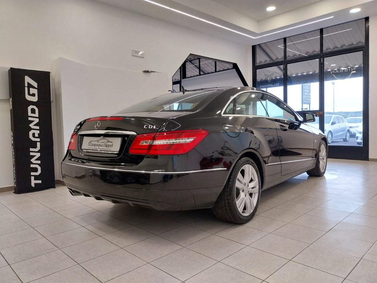 Mercedes-Benz Classe E 250 CDI BlueEFFICIENCY Avantgarde (5)