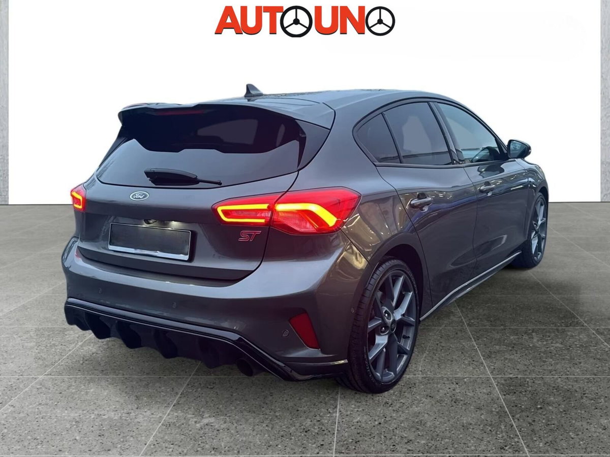 Ford Focus 2.3 EcoBoost 280 CV 5p. ST (2)